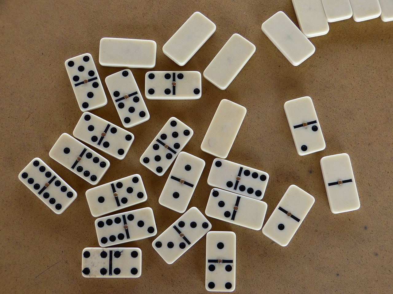 set of dominoes